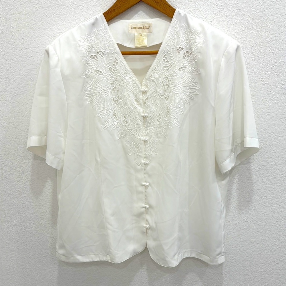 Cream Flutter Sleeve Pearl Button Blouse w/lace detailing 16